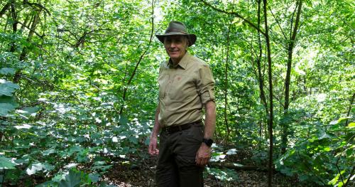 Portretfoto Ruud in het bos