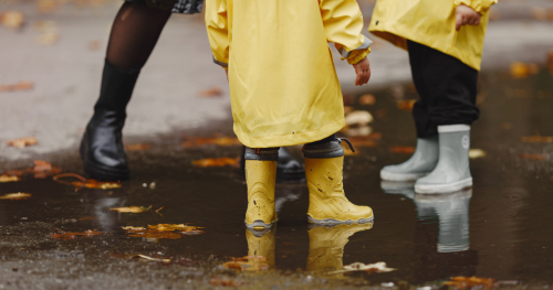 Sfeerbeeld kinderen met laarzen aan